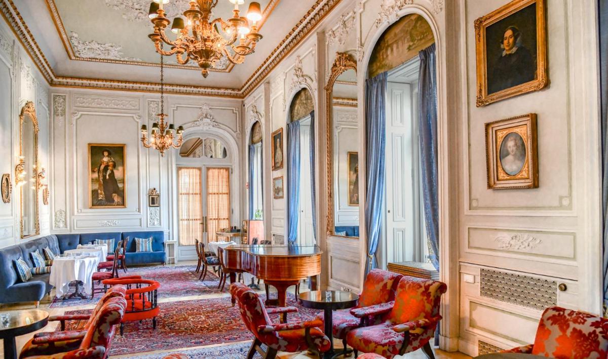 Uma área de estar em Pestana Palace Lisboa Hotel & National Monument - The Leading Hotels of the World