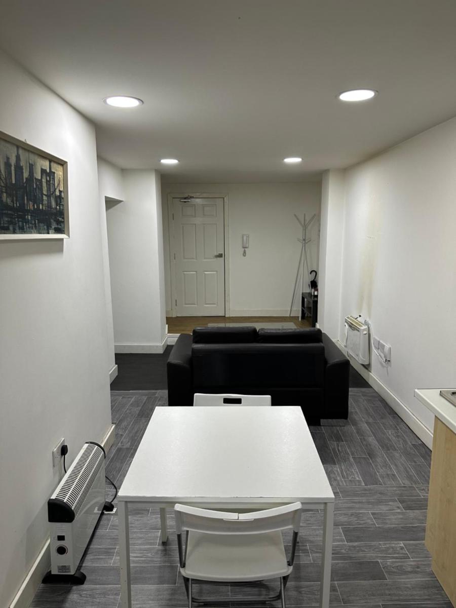 Huddersfield One Bedroom Apartment - Housity