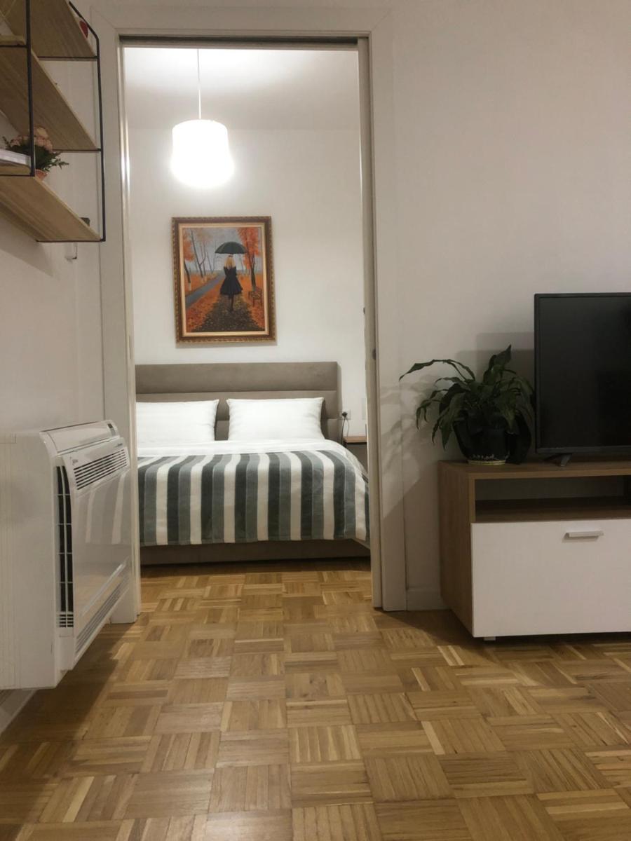 City Center Cute and Comfy Apartment - Ajia Apartments - Housity
