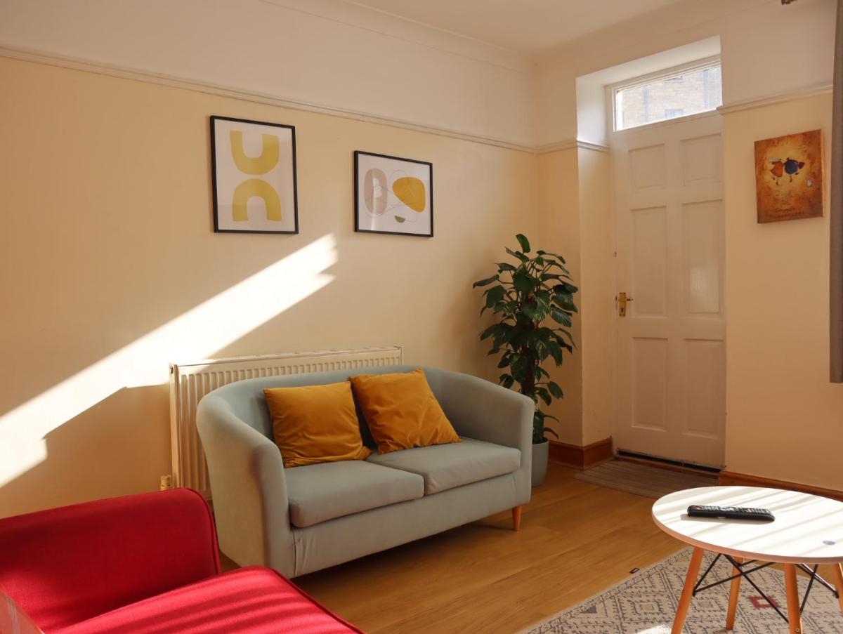 Lovely 3 beds house 6 guests King beds - Housity