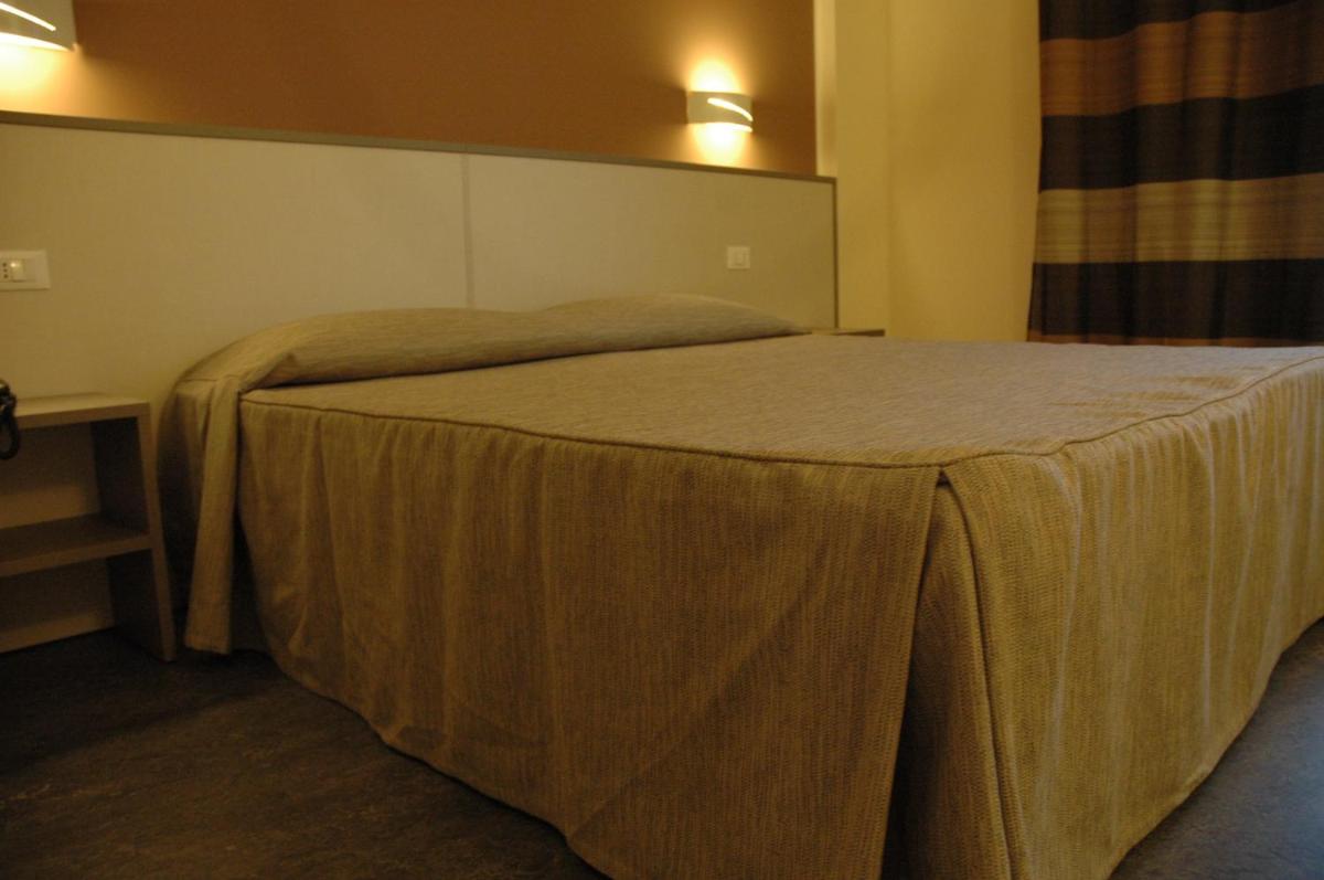 Hotel 4 Strade - Housity