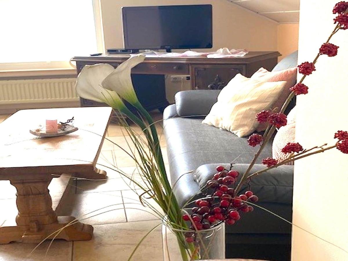 Jünkerath Romantic Garden Stay - Housity