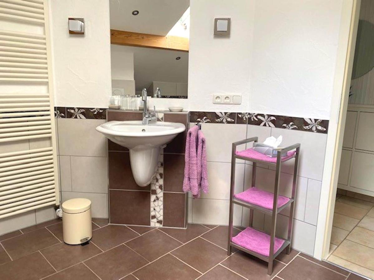 Jünkerath Romantic Garden Stay - Housity