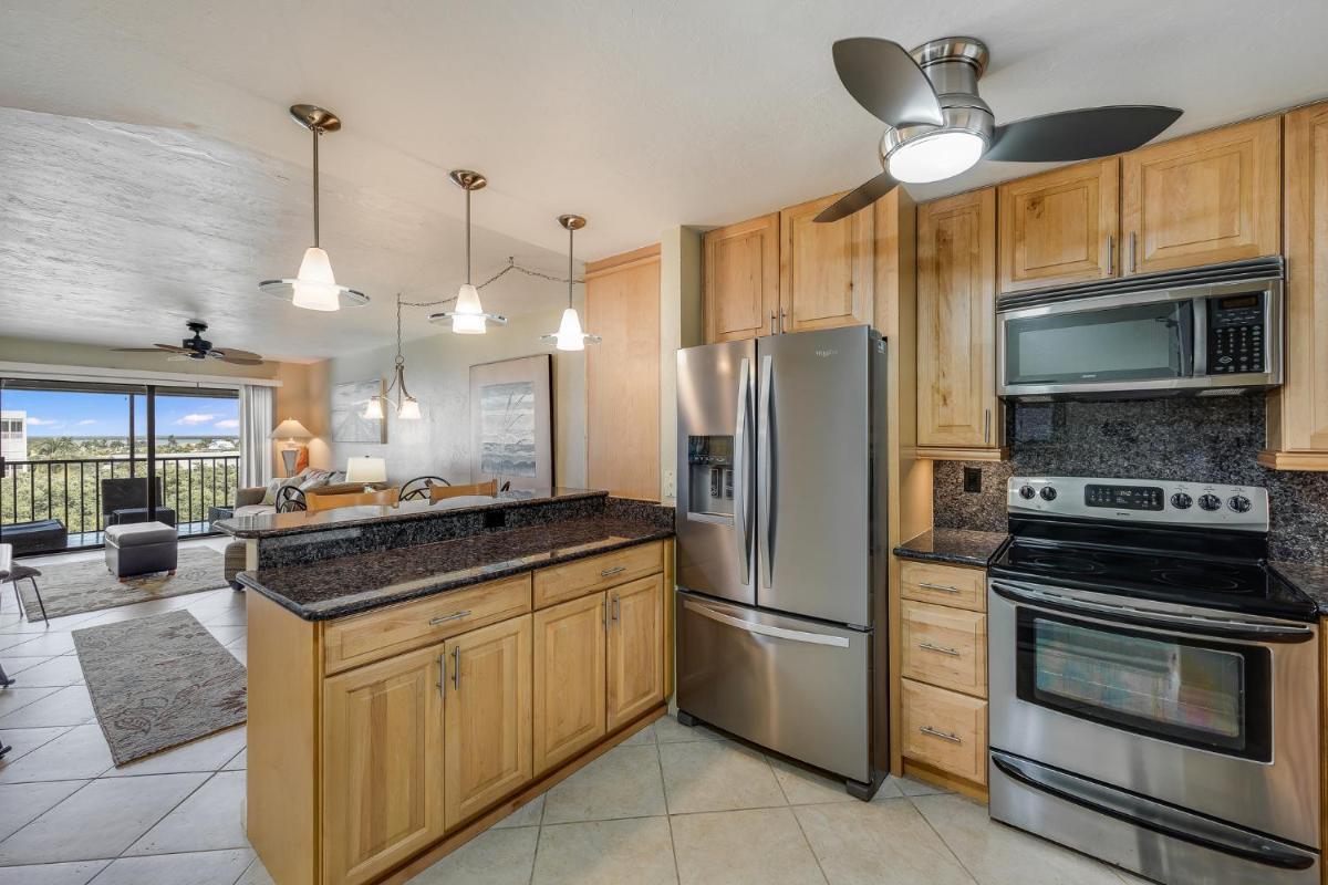 Estero Cove 352, 2 Bedrooms, Sleeps 4, 5th Floor, Elevator, Heated Pool - Housity