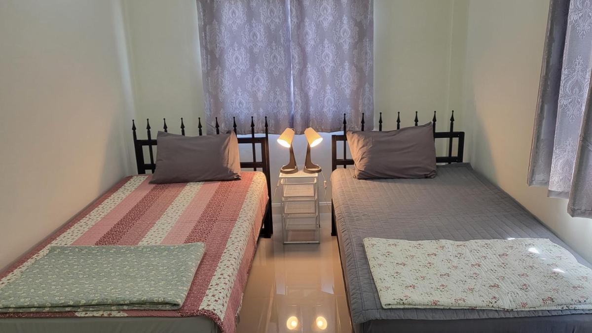 Bed&amp;Breakfast@Bangpa-in Hostel - Housity