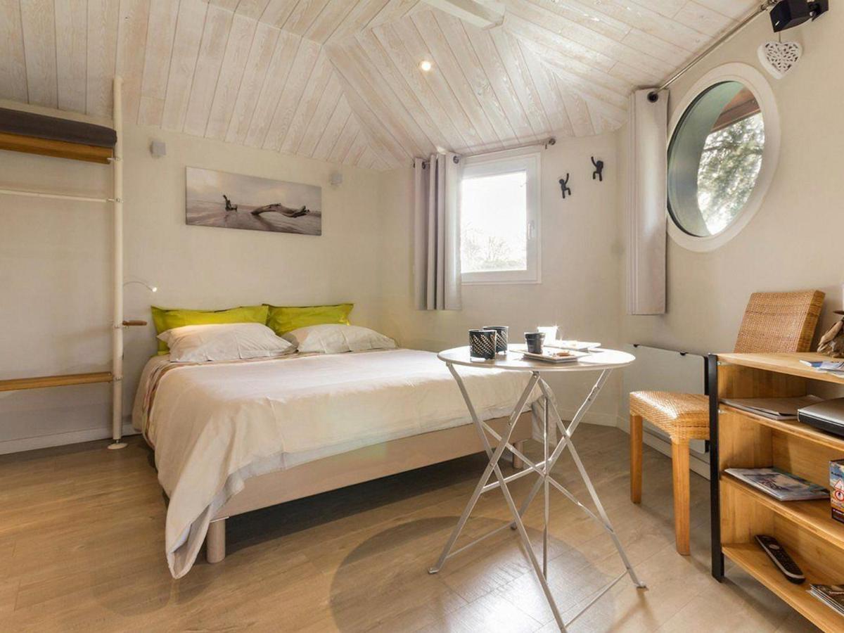 Cabane perchée avec lit king-size, salle d'eau, kitchenette, TV, Wi-Fi et petit-déjeuner inclus - FR-1-306-1237 - Housity