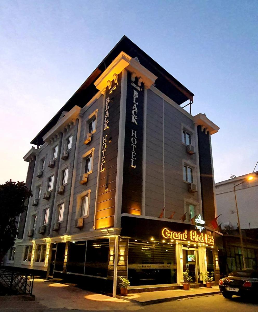 Suitetrails - Grand Black Hotel