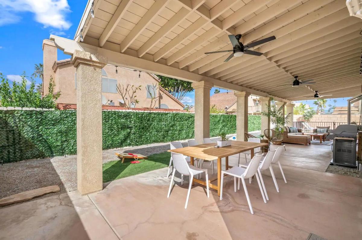 Golden Desert Getaway Family Friendly Home - Housity