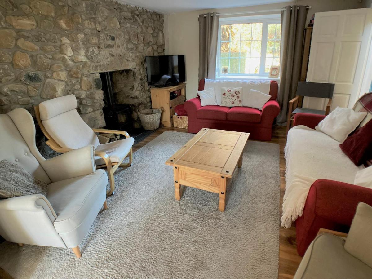 Large Country Farmhouse with Garden and Stream - Housity