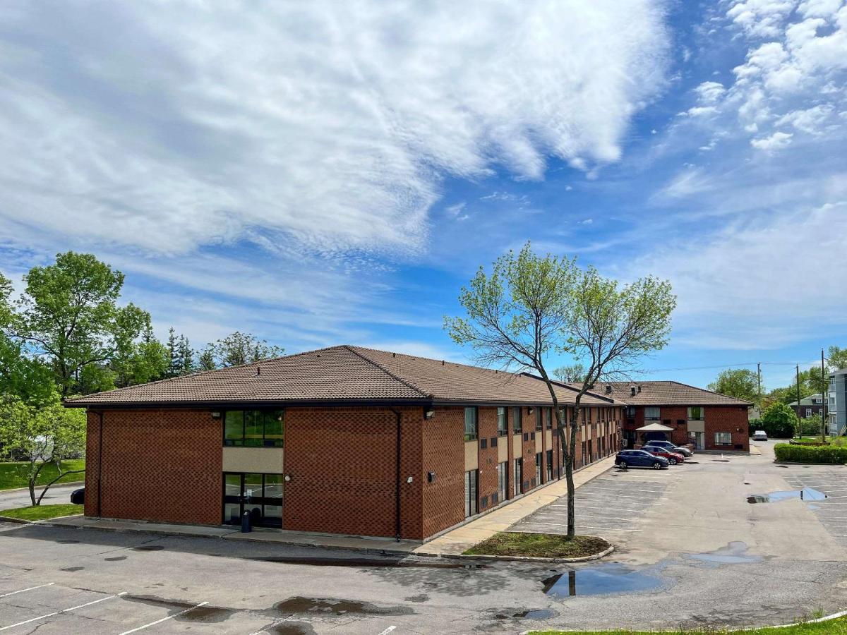 Econo Lodge Airport Quebec - Housity