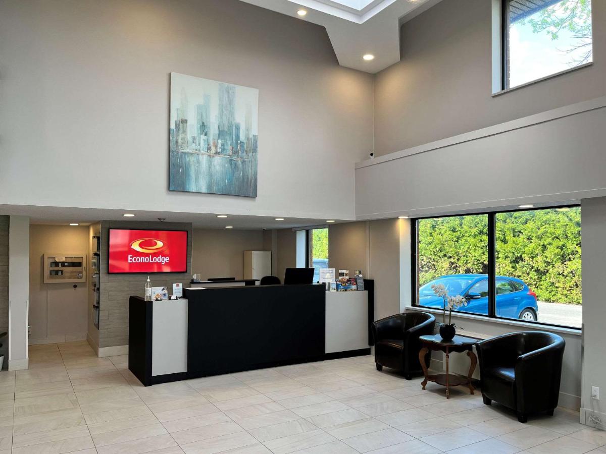 Econo Lodge Airport Quebec - Housity