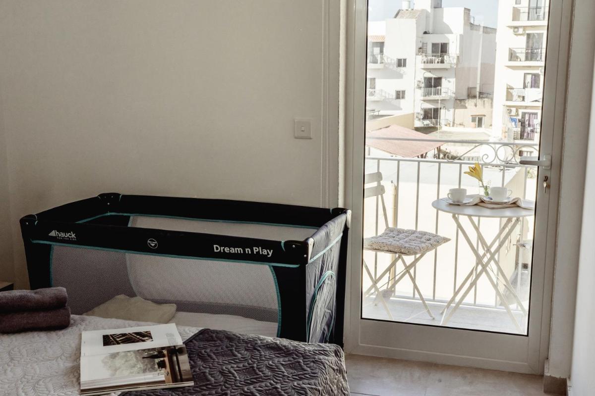 Suitetrails - Designer 2 Beds in Sliema Centre
