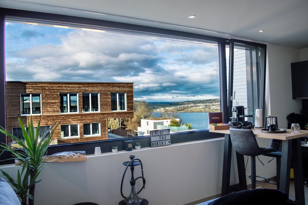 Suitetrails - Lake View Studio Apartment