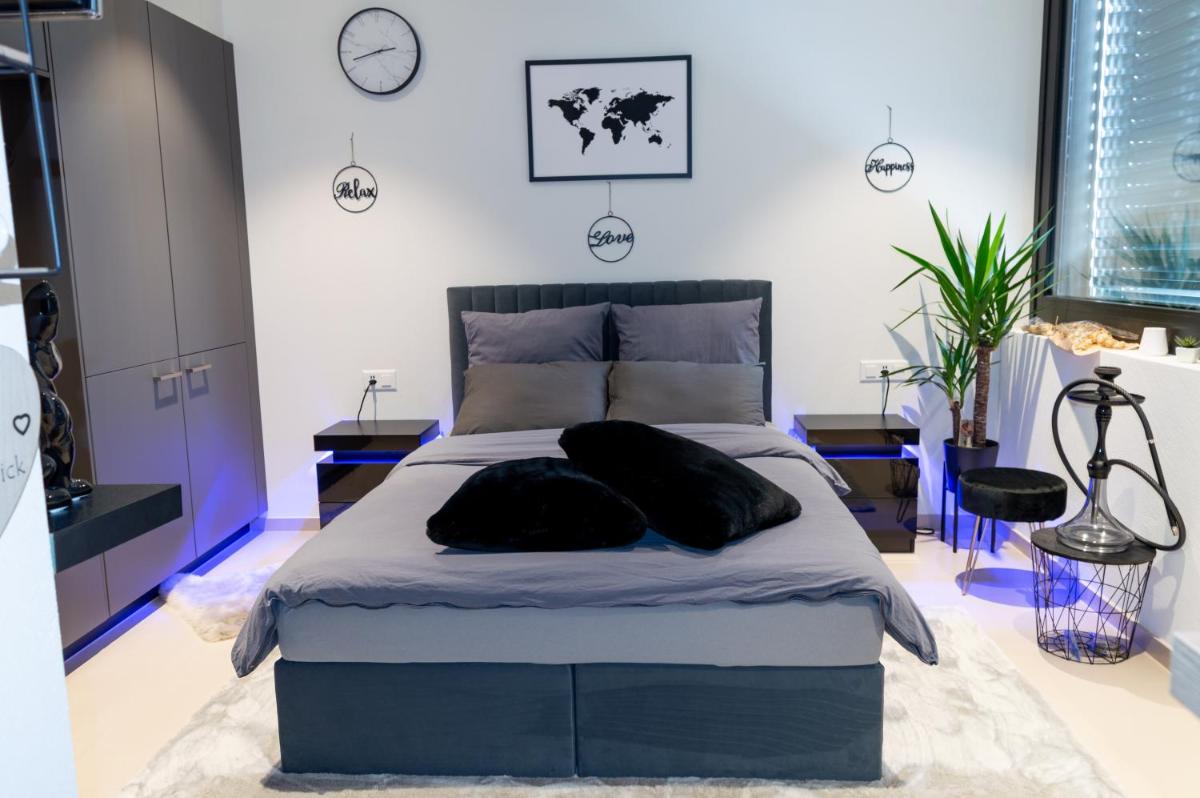 Suitetrails - Lake View Studio Apartment