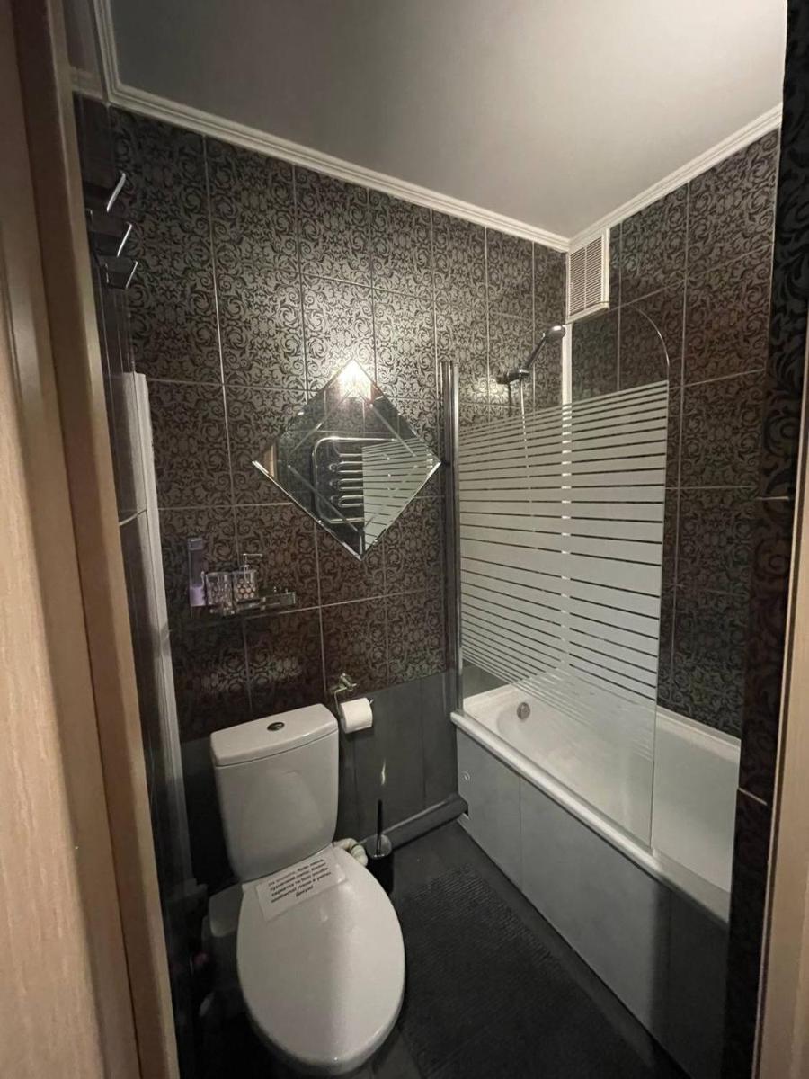 Modern Red Apartment - Hizvo