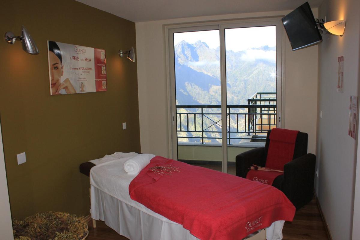 Uma cama ou camas num quarto em Eira do Serrado - Hotel & Spa