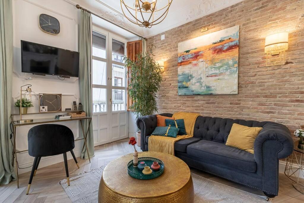 CH Elvira Luxury Apartment - Hizvo