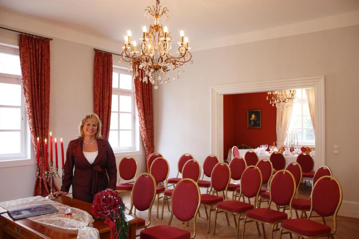 Jagdschloss Mönchbruch - Housity