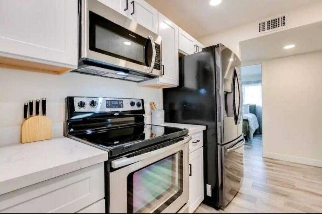 Modern Villa in Old Litchfield - Housity