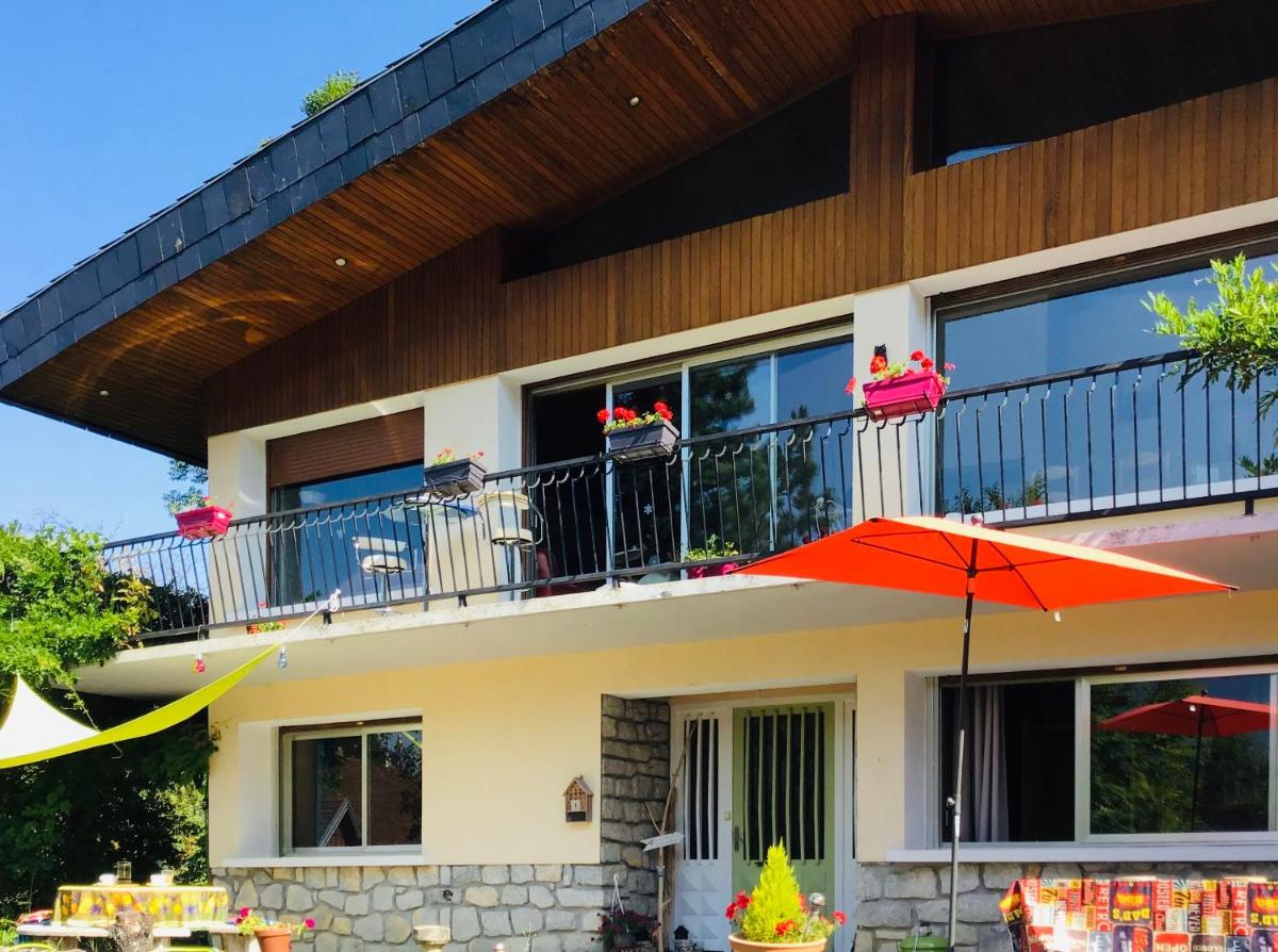 3-Bed Apartment in Chalet in Entre-Deux-Guiers - Housity