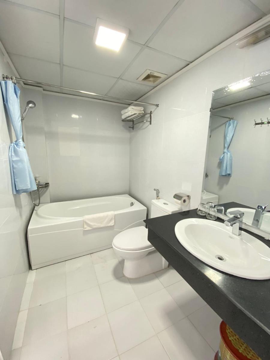 Holiday Suites Hotel & Spa - Housity