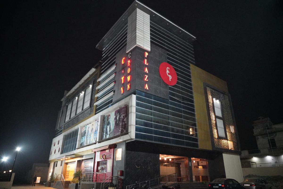 Hotel Erica City Crown Plaza - Housity