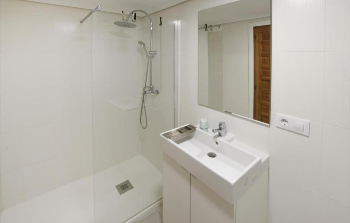2 Bedroom Cozy Apartment In Aguadulce - Housity