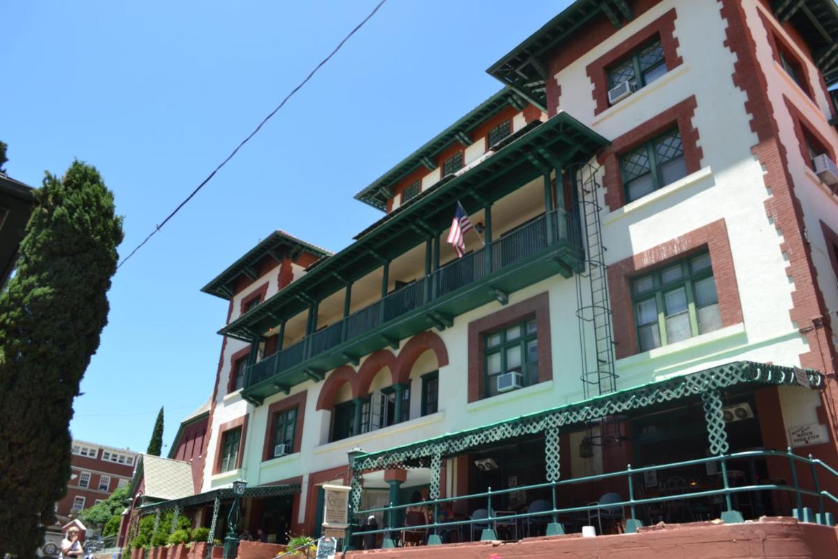 Copper Queen Hotel - Housity