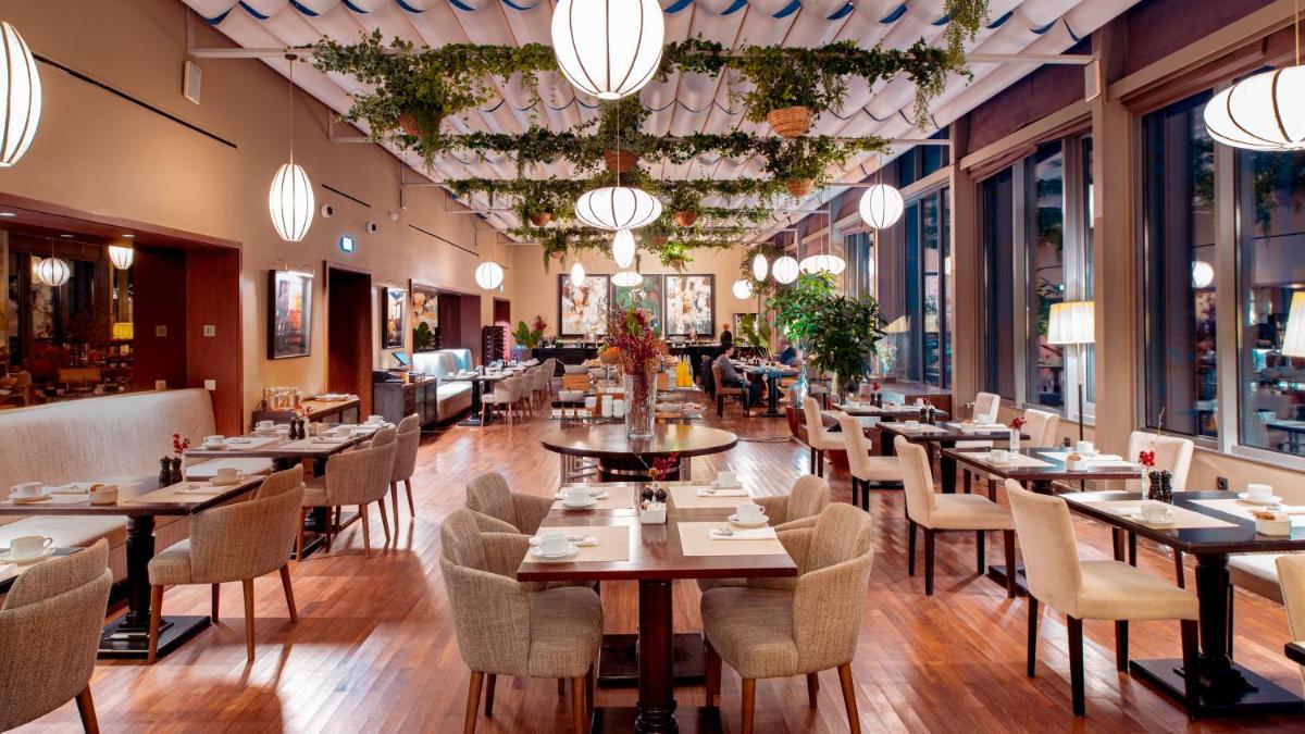 Um restaurante ou outro lugar para comer em InterContinental Porto - Palacio das Cardosas by IHG