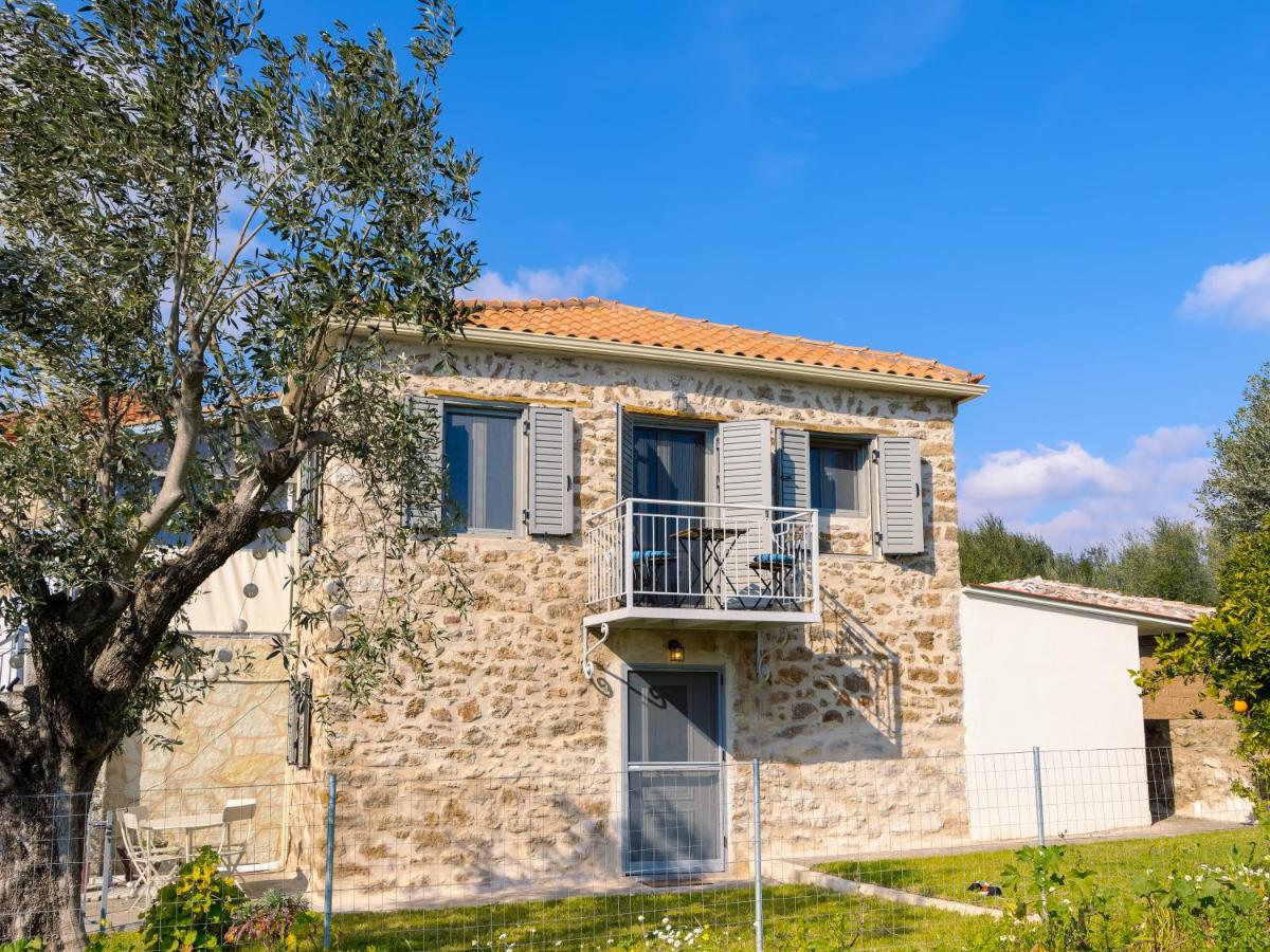 Messinian Stone House - Housity