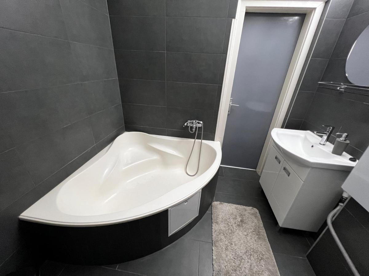Dave Apartman 2 - Housity