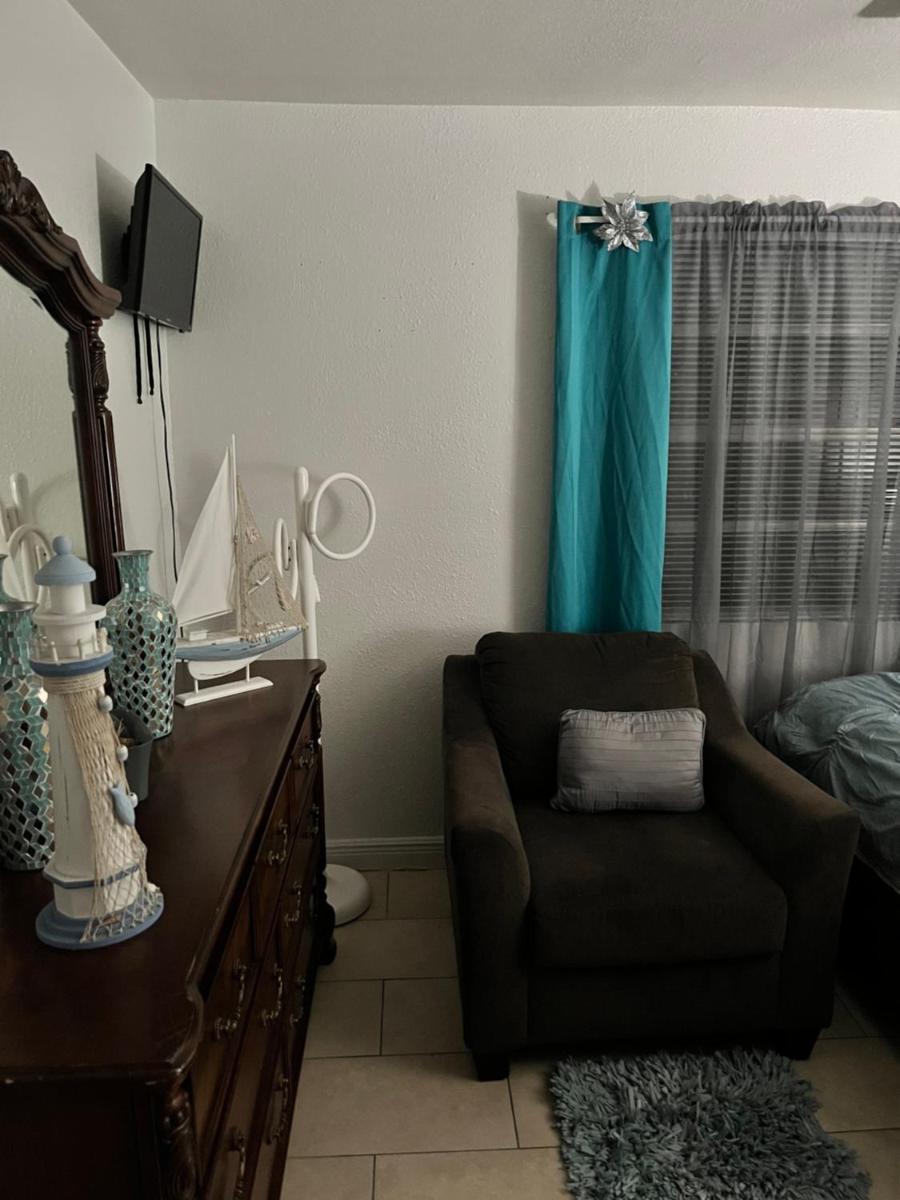 Cozy Corner BNB Margate - Housity