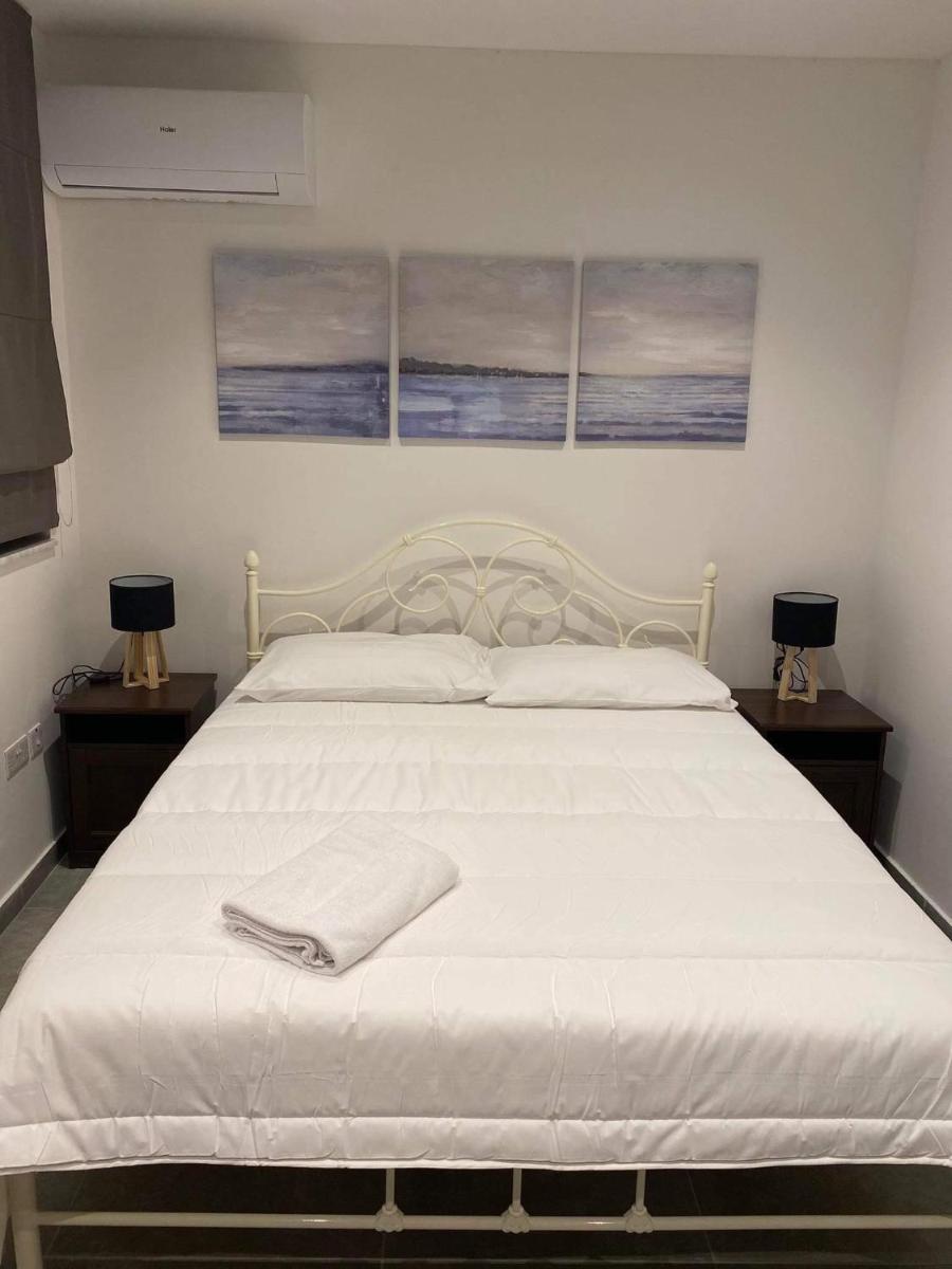 Broadway By The Sea - Housity