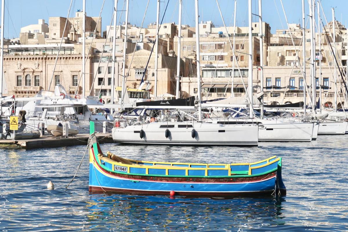 Entire House of Character - Castelinho Sao Marcos - Housity