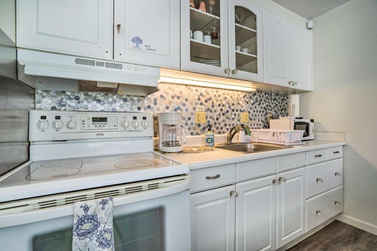 Heart of Waikiki Marine Surf Waikiki Condo - Housity