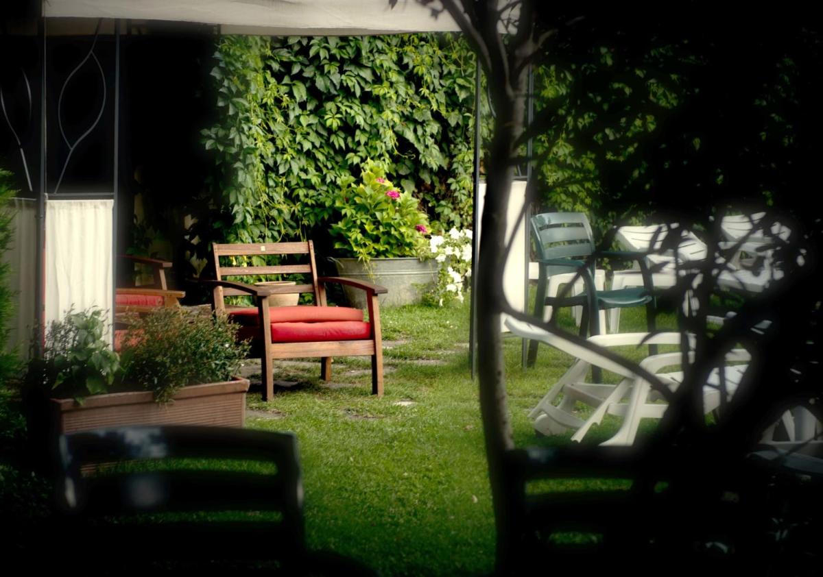 Jardín al aire libre en Hotel Restaurant Pessets & SPA
