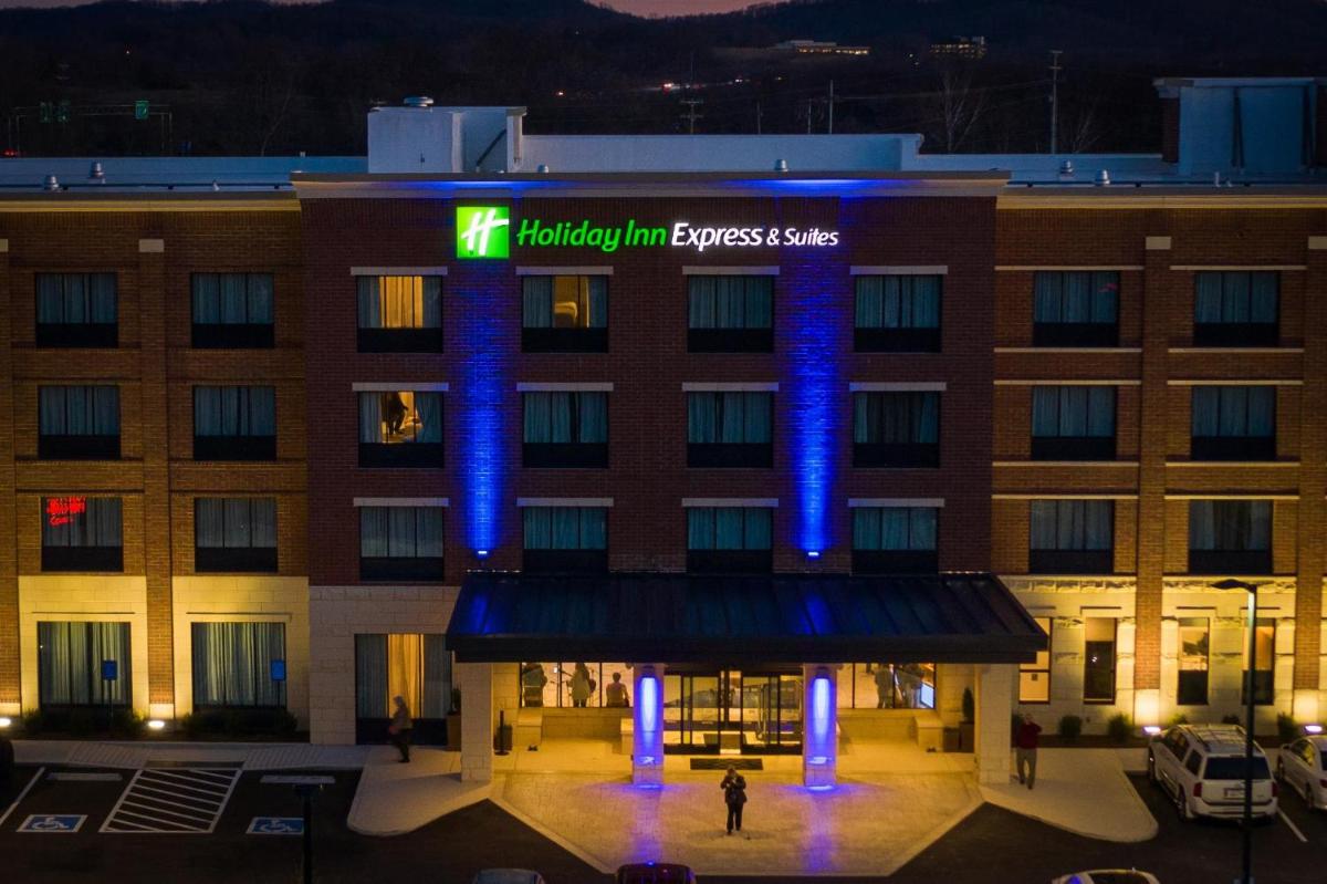 Holiday Inn Express & Suites Franklin - Berry Farms by IHG - Housity