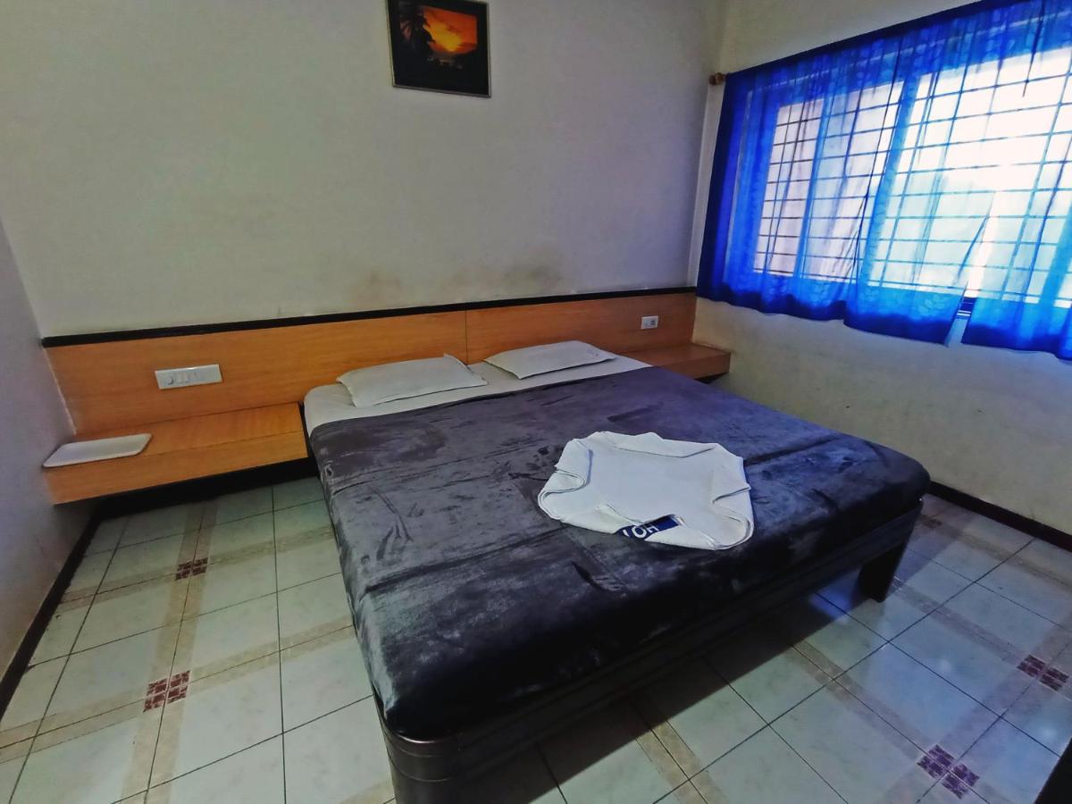 STAYMAKER Hotel Ratna Palace - Housity