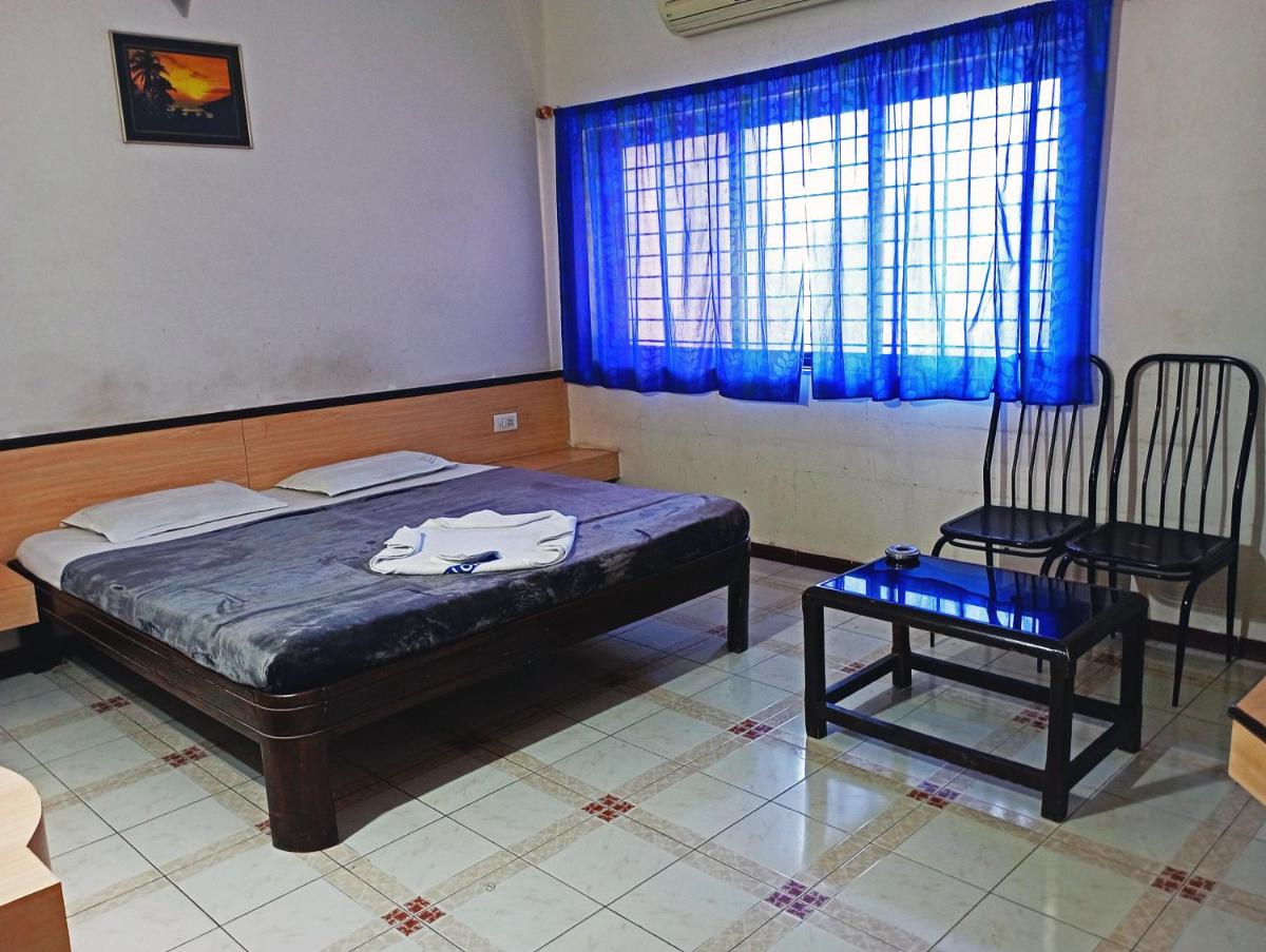 STAYMAKER Hotel Ratna Palace - Housity