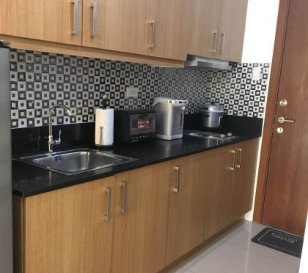 Suitetrails - Nice 1 Bedroom with Balcony at Shell Residences Pasay