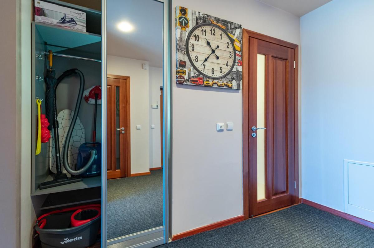 Panoramic city centre apartment by Polo Apartments - Hizvo