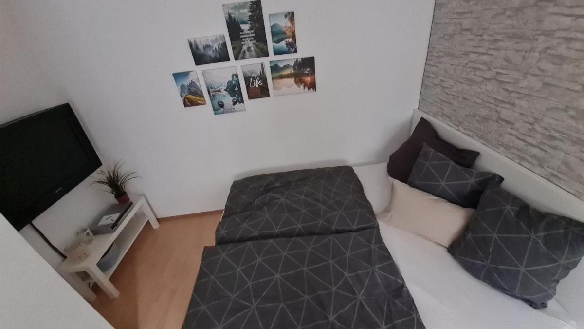 Schöne Souterrain Wohnung (WLAN/Parken kostenlos) - Housity