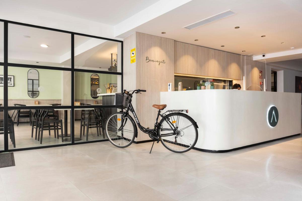 Montar en bicicleta en Alfons Hotel o alrededores