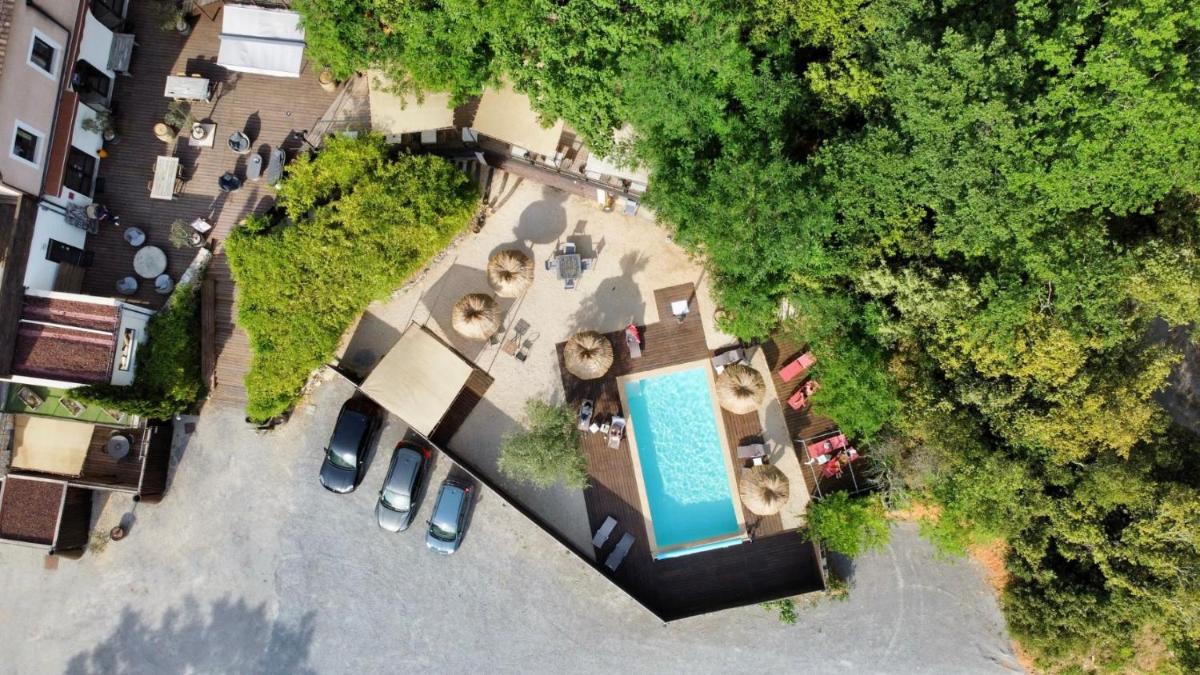 Piscine de l'établissement Le Belvedere ou située à proximité