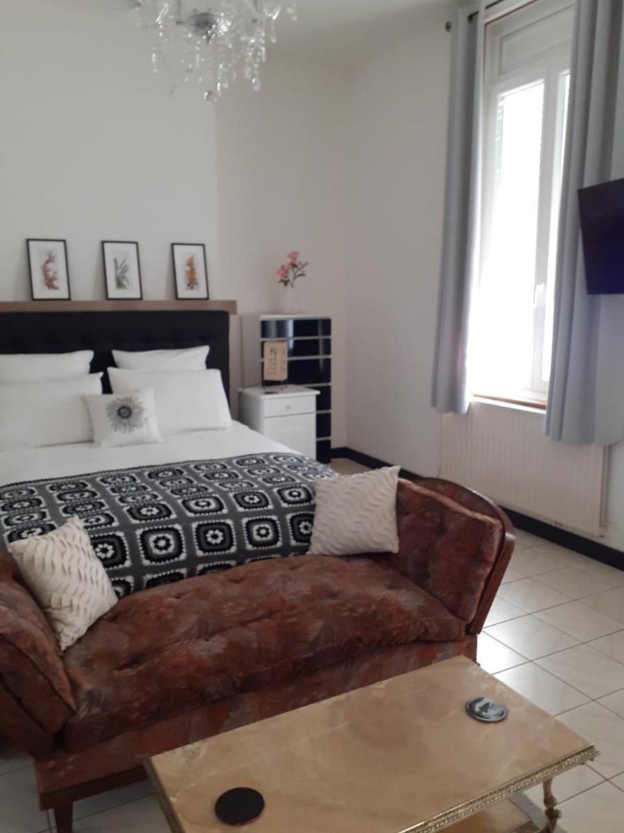 Oasis Master Suite - Housity