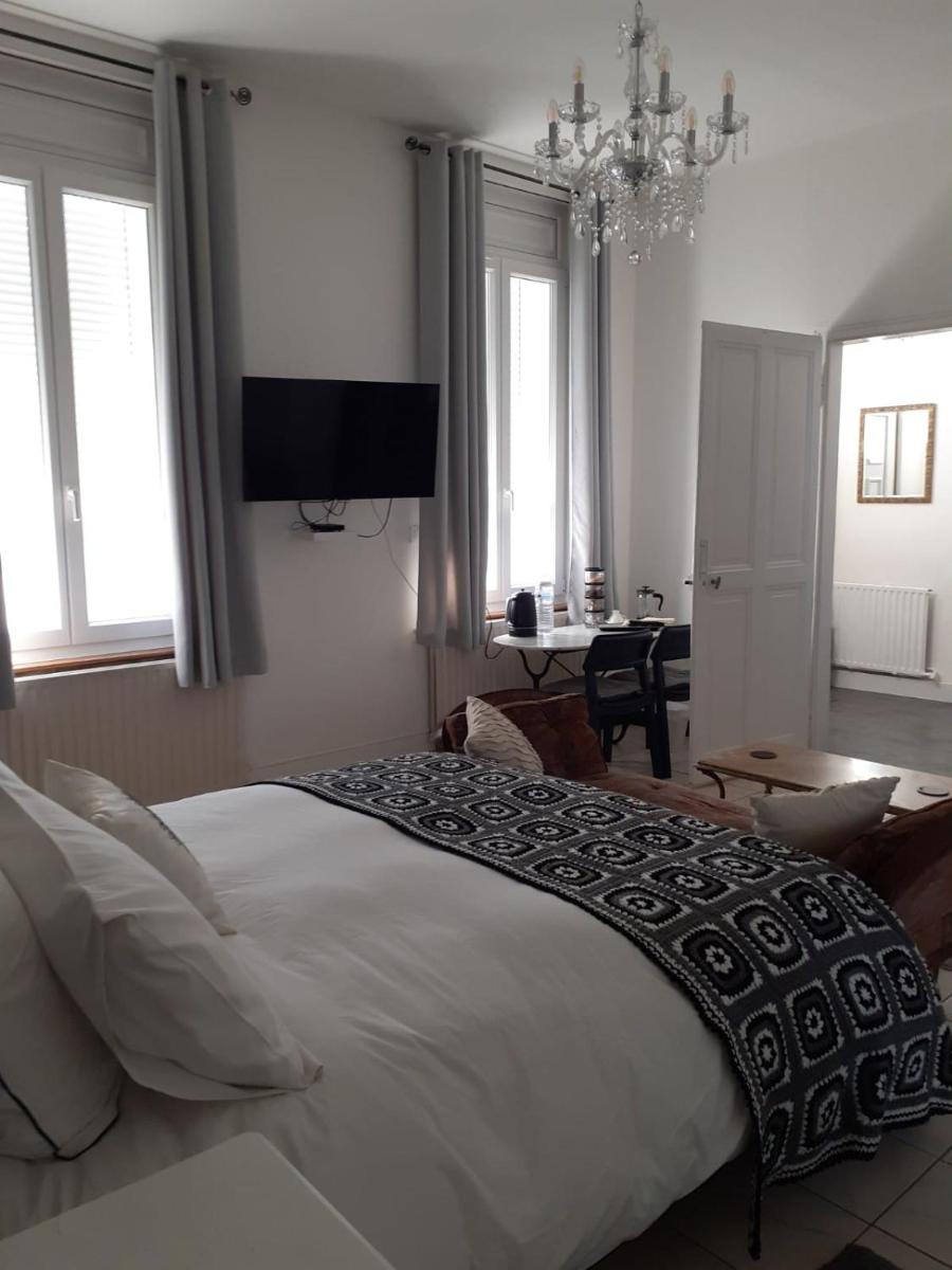 Oasis Master Suite - Housity