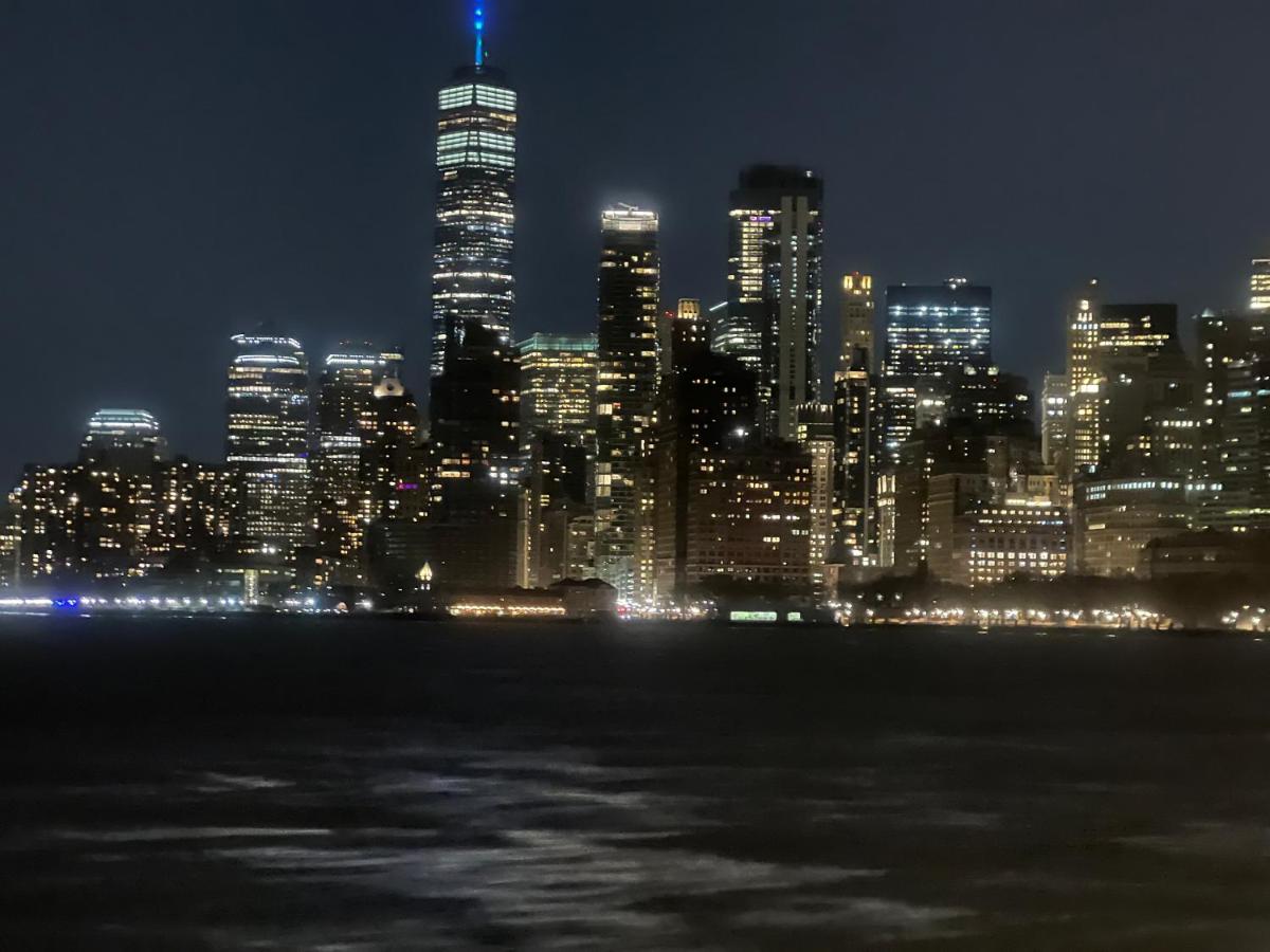 Santa Cruise Rooms & Hospitality - Housity