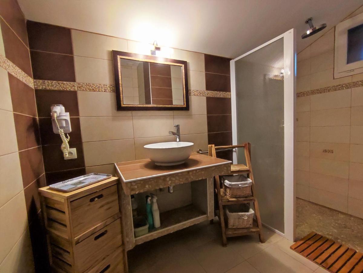 GitedesDalles 3 épis avec terrasse vue mer - Housity