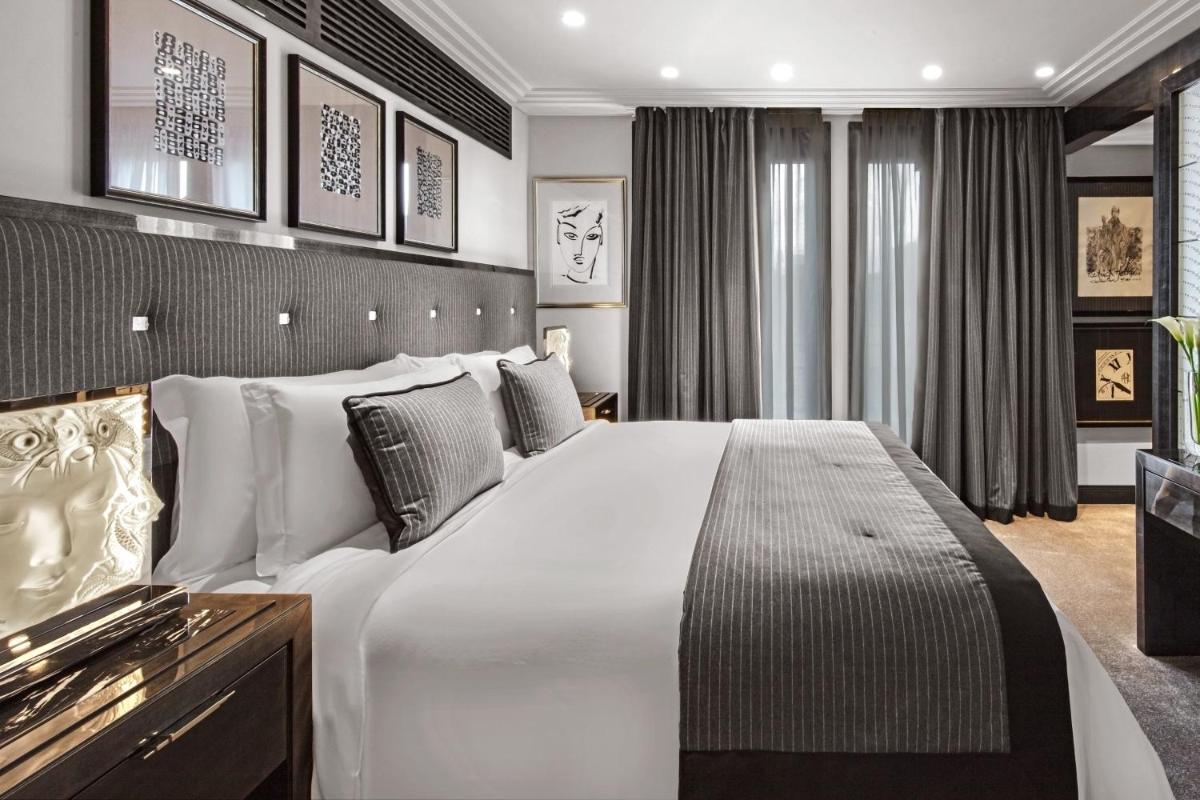 Un ou plusieurs lits dans un hébergement de l'établissement Prince de Galles, un hôtel Luxury Collection, Paris