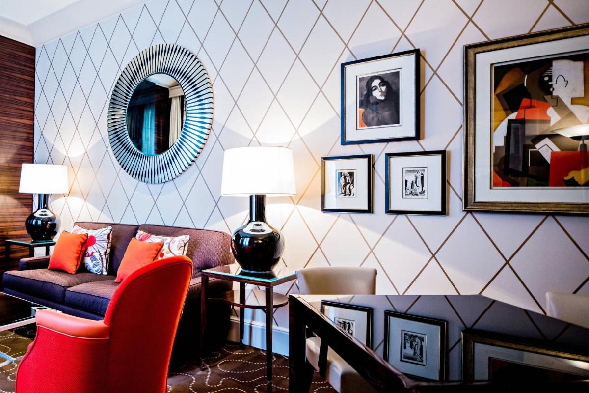 Coin salon dans l'établissement Prince de Galles, un hôtel Luxury Collection, Paris